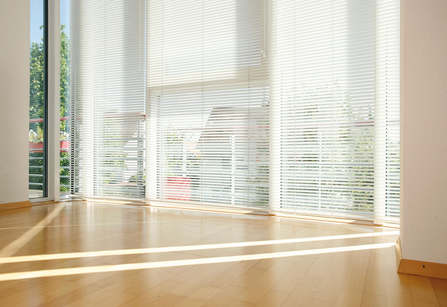 Jalousie innen mit Lichteinfall